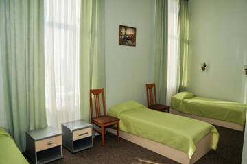 Стандартный трехместный номер в Отеле Спартак